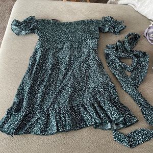 super cute green dress (new no tags)